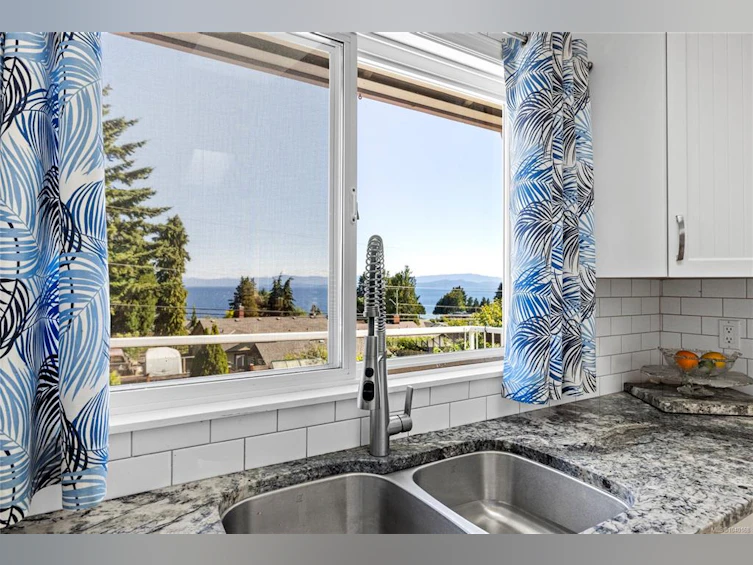 323 W Hoylake Road, Qualicum Beach, BC, V9K 1K5 - 33