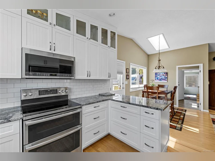 323 W Hoylake Road, Qualicum Beach, BC, V9K 1K5 - 31