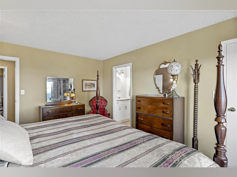 323 W Hoylake Road, Qualicum Beach, BC, V9K 1K5 - 37