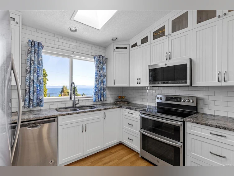 323 W Hoylake Road, Qualicum Beach, BC, V9K 1K5 - 32