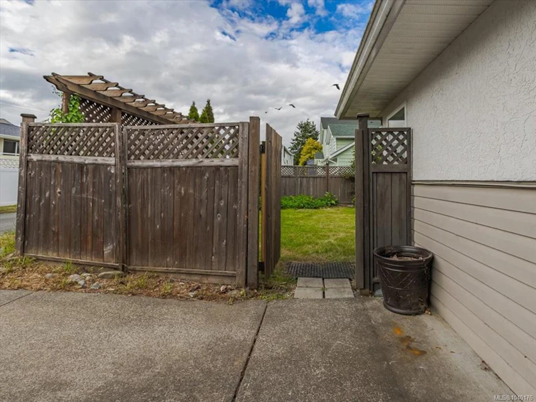 A-1740 Willemar Avenue, Courtenay, BC, V9N 3M6 - 32