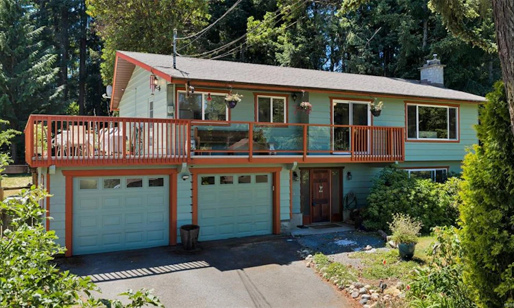 640 Springbank Place