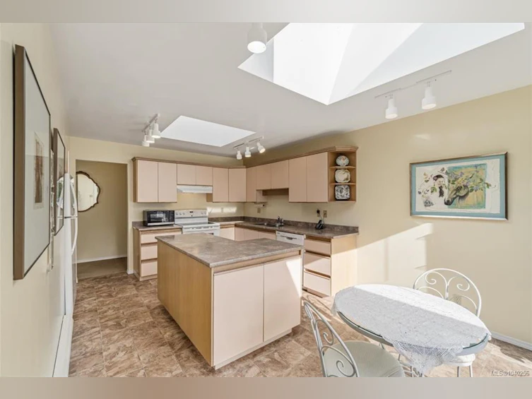 1095 Pepper Place, French Creek, BC, V9P 1Z5 - 2
