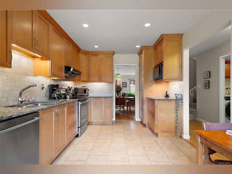 8-1950 Cultra Avenue, Central Saanich, BC, V8M 1Y9 - 13