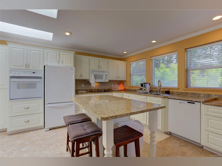 9857 Youbou Road, Youbou, BC, V0R 3E1 - 7