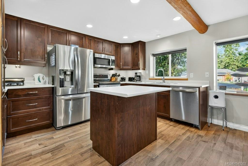 70 Islewood Drive, Bowser/Deep Bay, BC, V0R 1G0 - 4