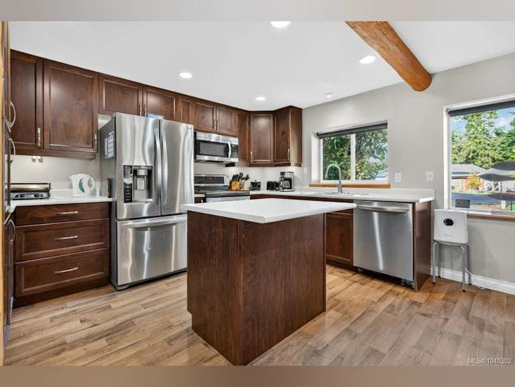 70 Islewood Drive, Bowser/Deep Bay, BC, V0R 1G0 - 4