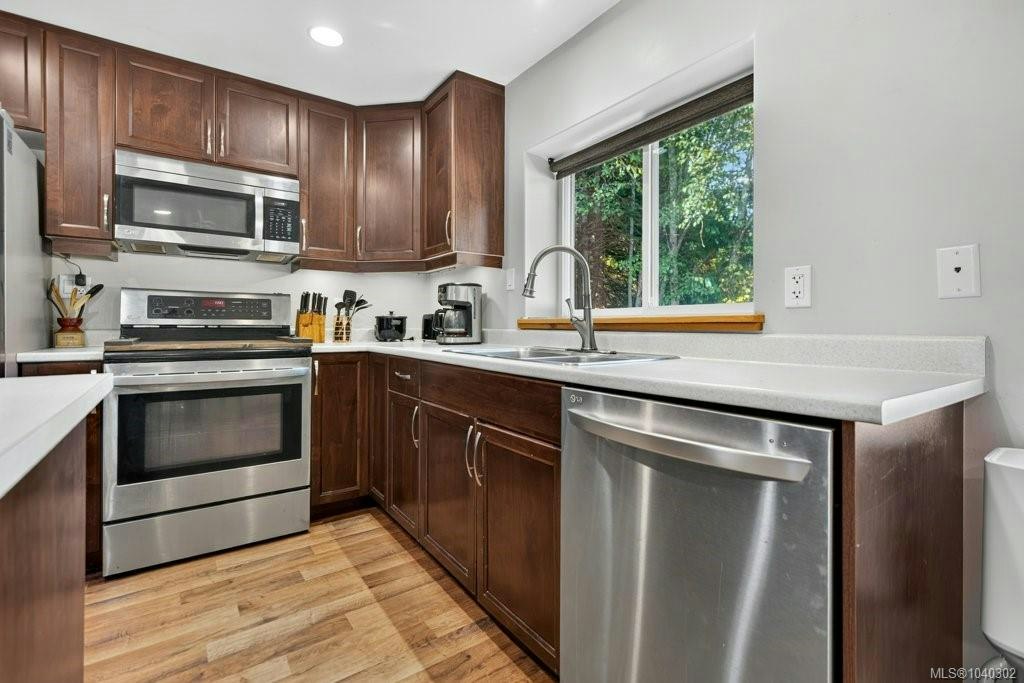 70 Islewood Drive, Bowser/Deep Bay, BC, V0R 1G0 - 5