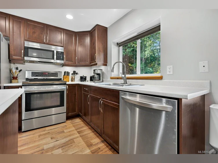 70 Islewood Drive, Bowser/Deep Bay, BC, V0R 1G0 - 5