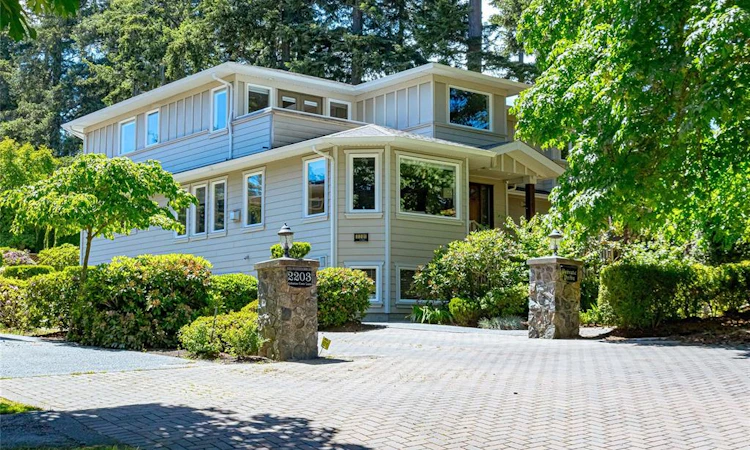 2201 Arbutus Cove Lane