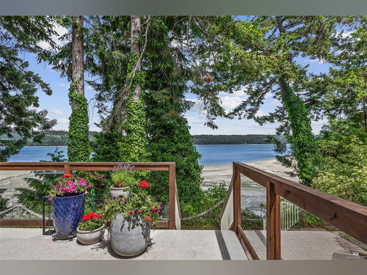 7764 Ships Point Road, Fanny Bay, BC, V0R 1W0 - 30