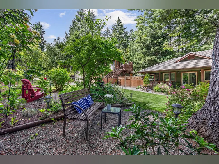 7764 Ships Point Road, Fanny Bay, BC, V0R 1W0 - 24