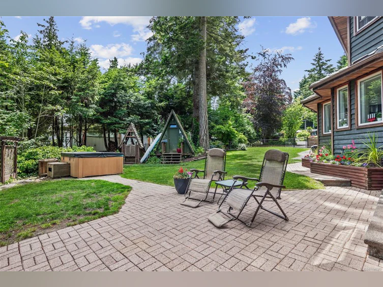 7764 Ships Point Road, Fanny Bay, BC, V0R 1W0 - 27