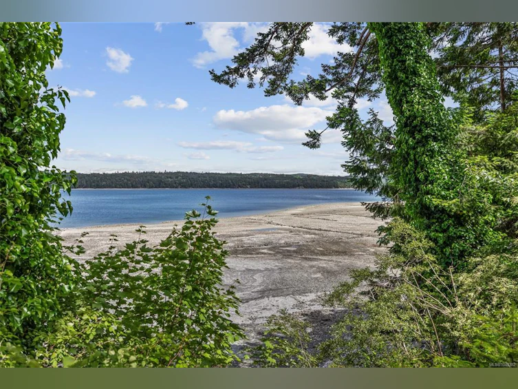 7764 Ships Point Road, Fanny Bay, BC, V0R 1W0 - 28