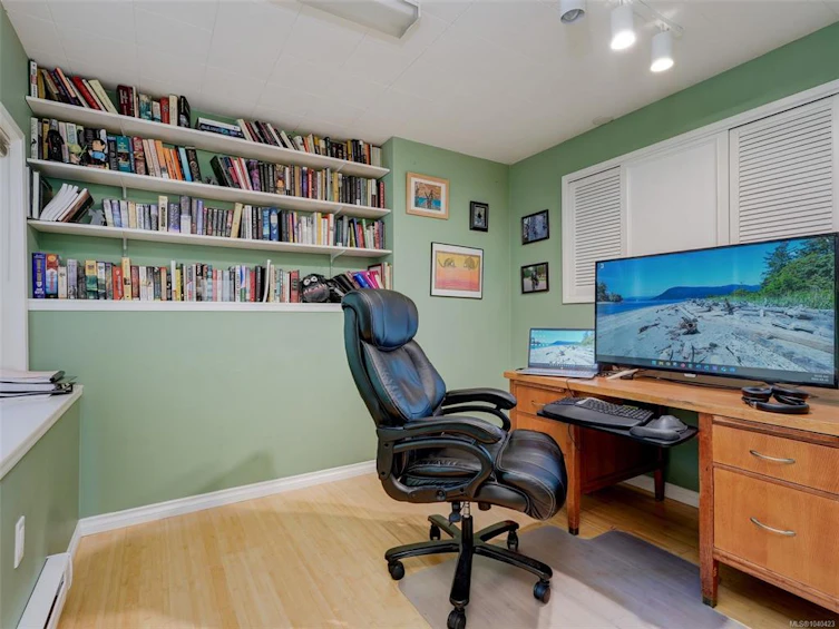 4482 Emily Carr Drive, Saanich, BC, V8X 2N6 - 18