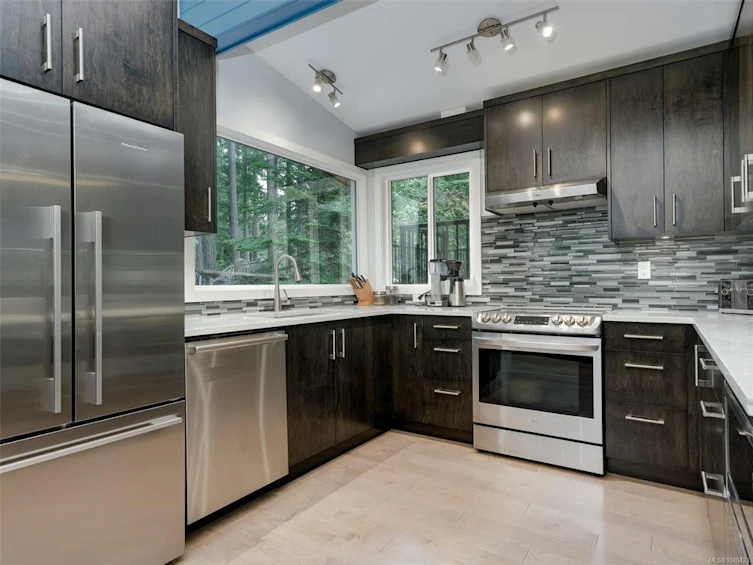 4482 Emily Carr Drive, Saanich, BC, V8X 2N6 - 6