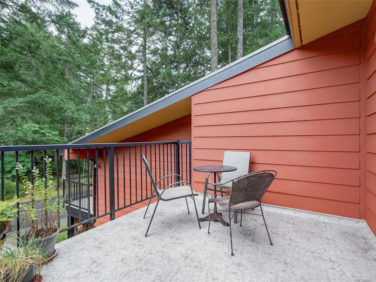 4482 Emily Carr Drive, Saanich, BC, V8X 2N6 - 23