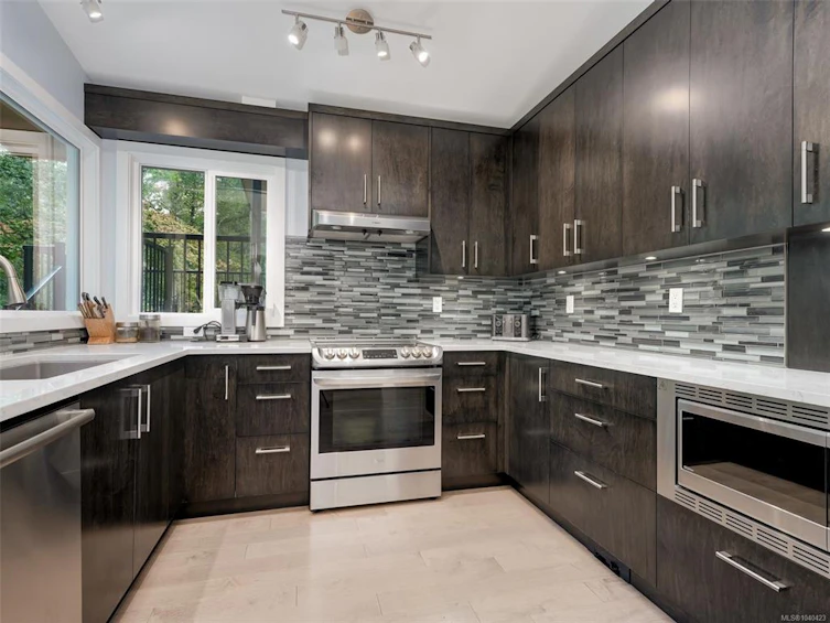 4482 Emily Carr Drive, Saanich, BC, V8X 2N6 - 7