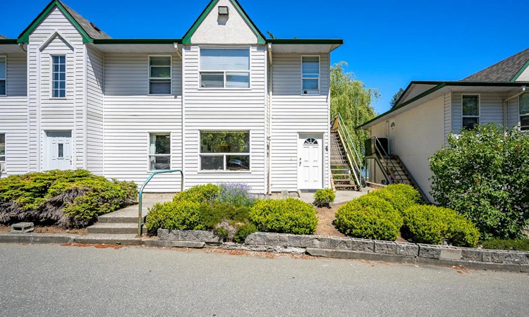 4-1535 Dingwall Road