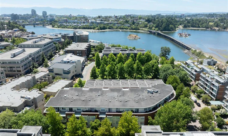 201-380 Waterfront Crescent