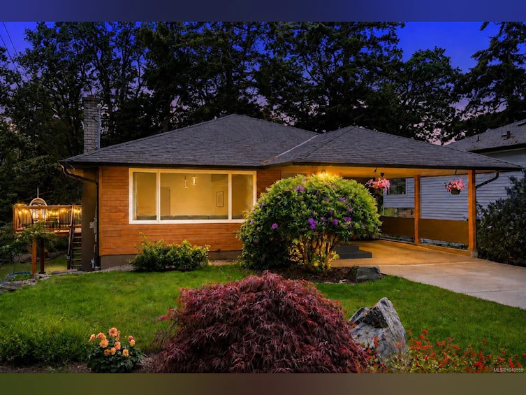 1299 Camrose Crescent, Saanich, BC, V8P 1N6