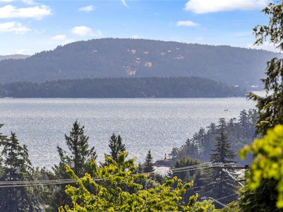10056 Victoria Road - 3