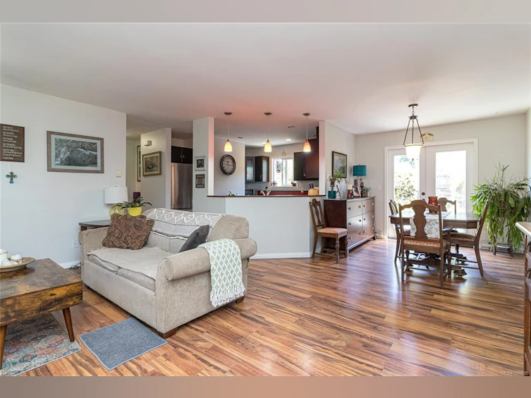 9960 Swiftsure Place, Sidney, BC, V8L 4E4 - 9