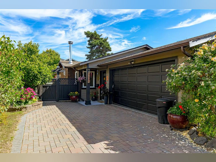 9960 Swiftsure Place, Sidney, BC, V8L 4E4
