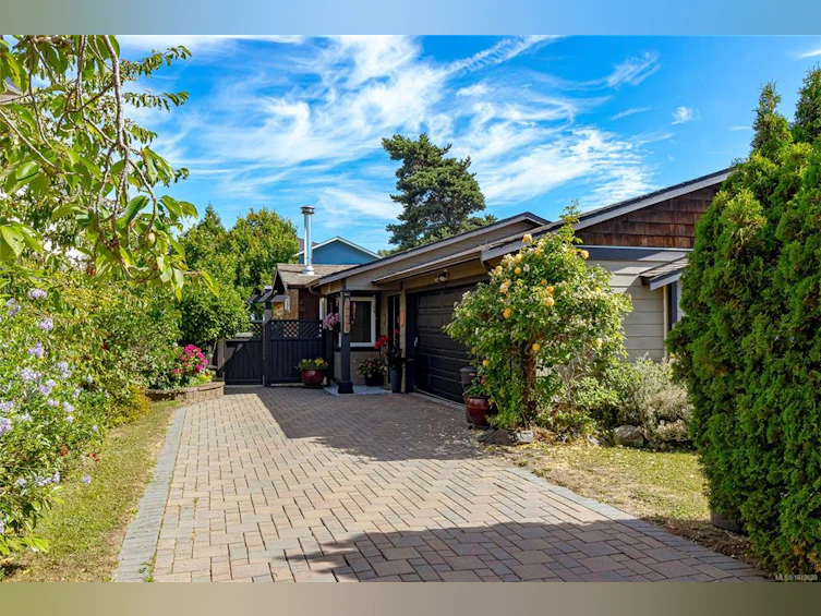 9960 Swiftsure Place, Sidney, BC, V8L 4E4 - 2