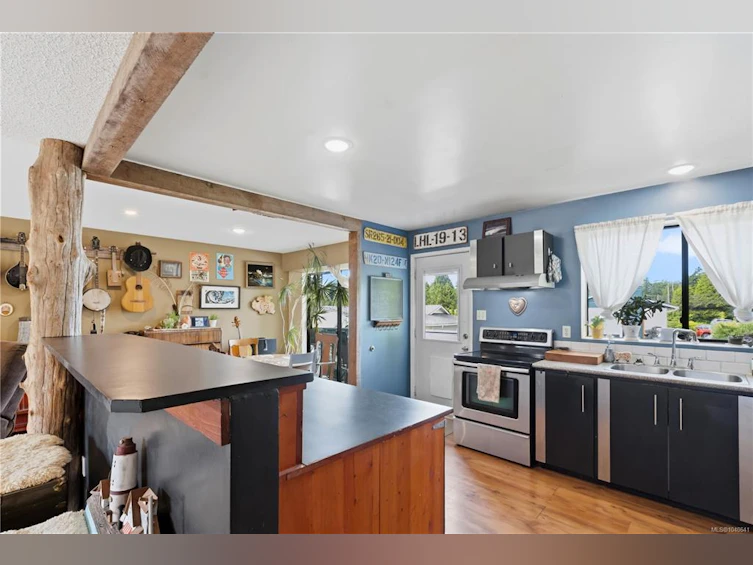 1550 Larch Road, Ucluelet, BC, V0R 3A0 - 6