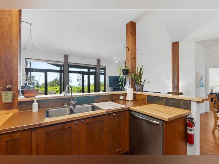 203-515 Marine Drive, Ucluelet, BC, V0R 3A0 - 11