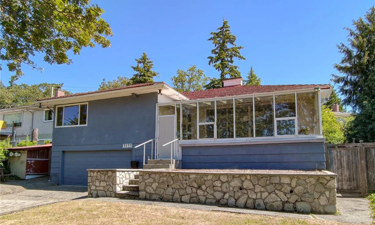 3933 Saanich Road