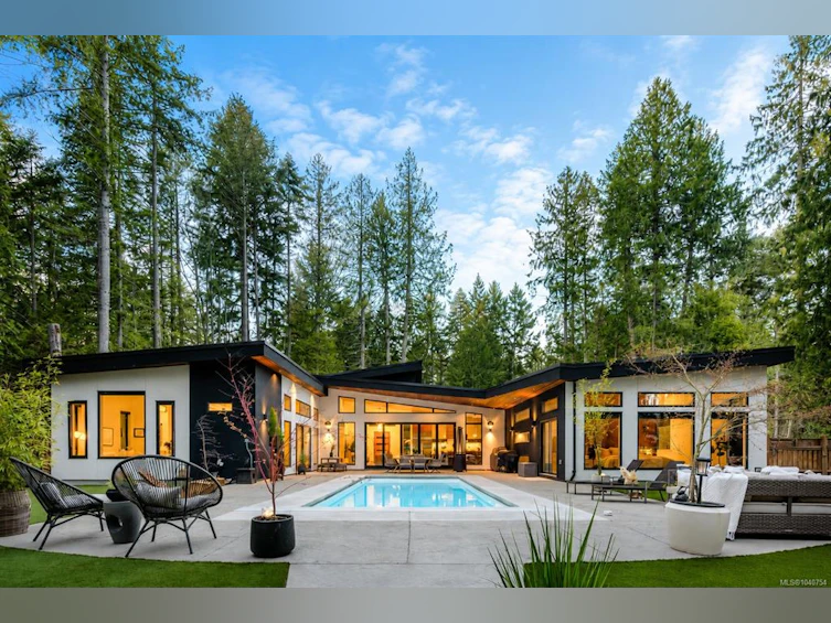 867 Bradley Dyne Road, North Saanich, BC, V8L 5H1