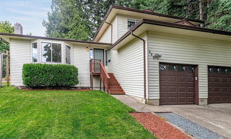 899 Cecil Blogg Drive