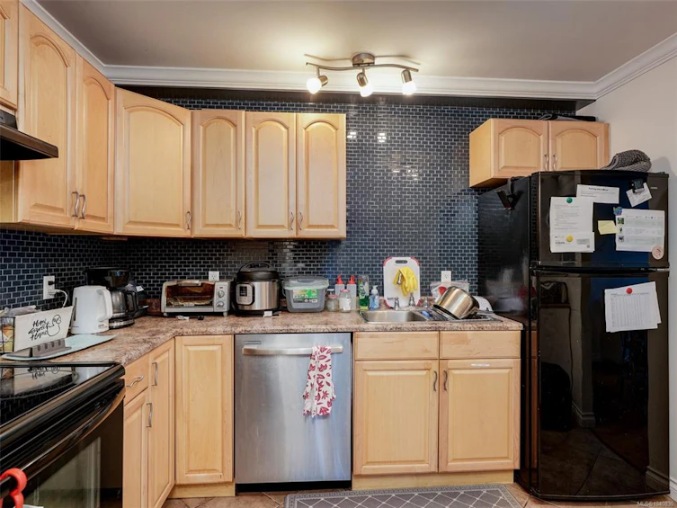 111-3215 Alder Street, Saanich, BC, V8X 1P3 - 7