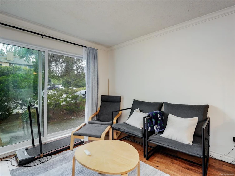 111-3215 Alder Street, Saanich, BC, V8X 1P3 - 9