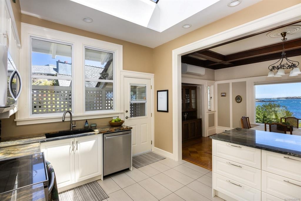 1821 Hollywood Crescent, Victoria, BC, V8S 1J2 - 32