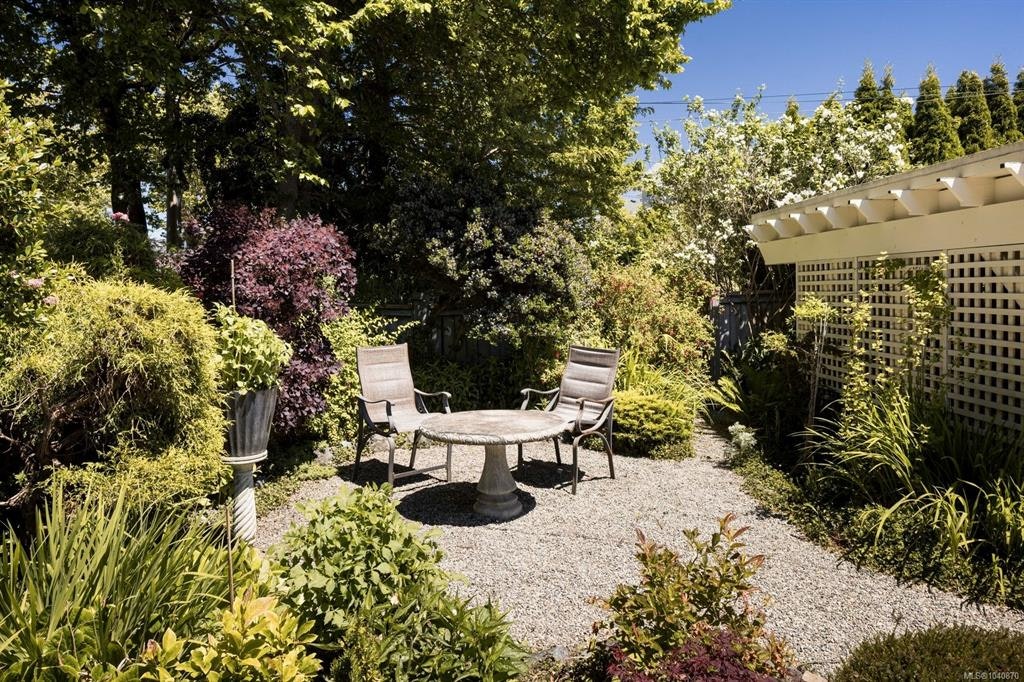 1821 Hollywood Crescent, Victoria, BC, V8S 1J2 - 8