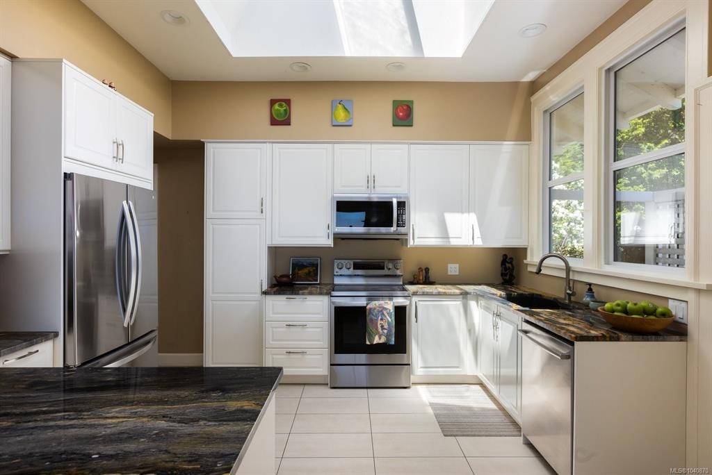 1821 Hollywood Crescent, Victoria, BC, V8S 1J2 - 31
