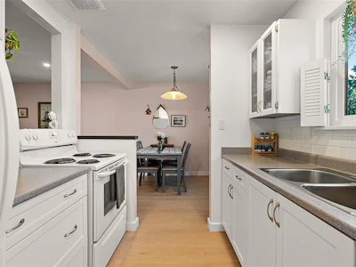 10-7675 East Saanich Road - 5