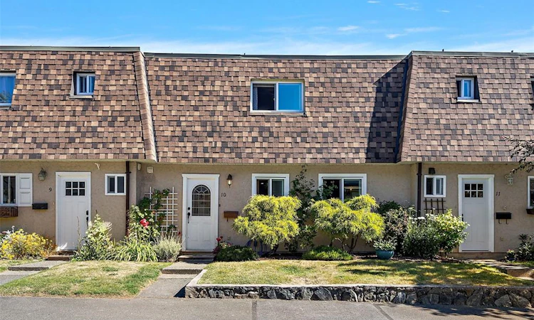 10-7675 East Saanich Road