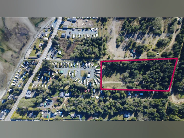 B-6050 Island Highway, Qualicum Beach, BC, V9K 2E1 - 5