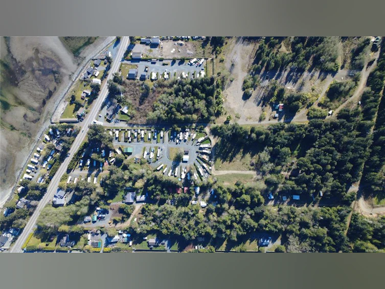 B-6050 Island Highway, Qualicum Beach, BC, V9K 2E1 - 6