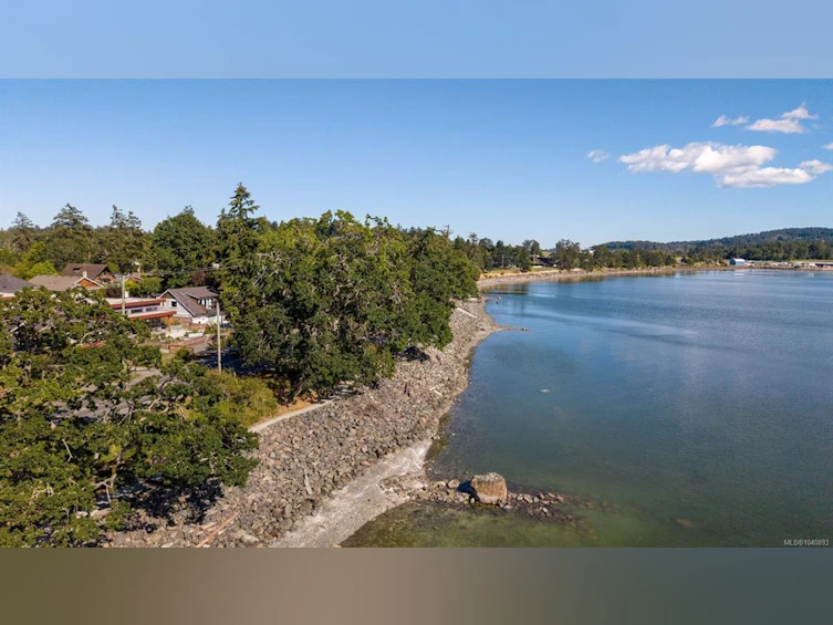 10301 West Saanich Road, North Saanich, BC, V8L 5T8 - 5
