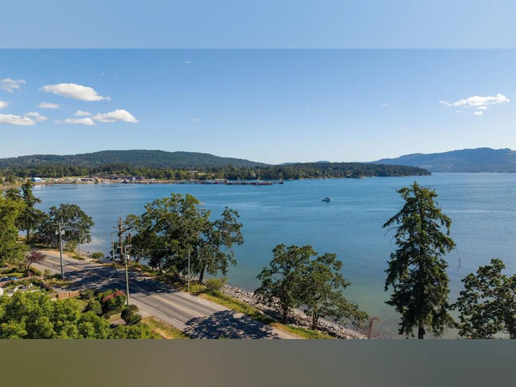 10301 West Saanich Road, North Saanich, BC, V8L 5T8 - 4