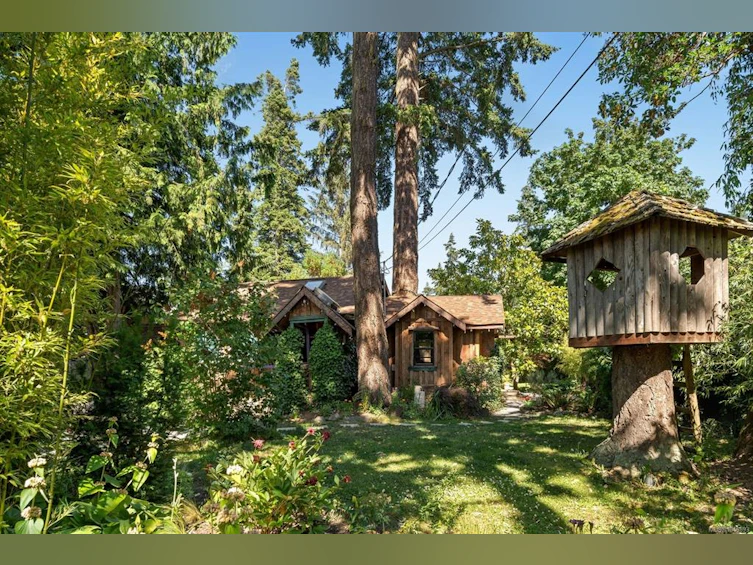 10301 West Saanich Road, North Saanich, BC, V8L 5T8 - 2