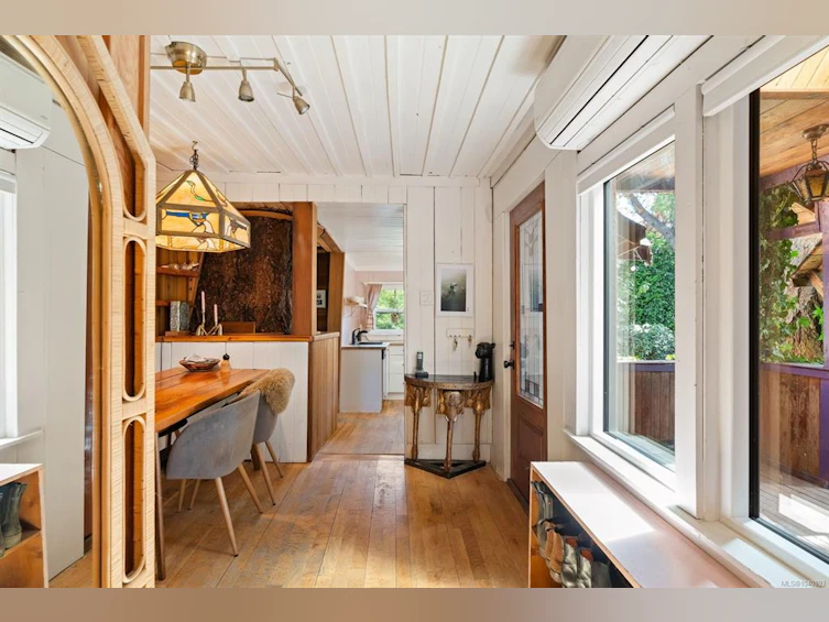 10301 West Saanich Road, North Saanich, BC, V8L 5T8 - 10