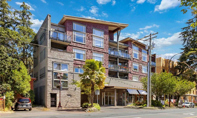 204-844 Goldstream Avenue