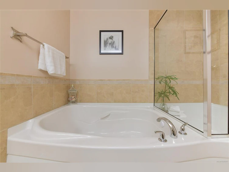 401-5332 Sayward Hill Crescent, Saanich, BC, V8Y 3H8 - 39