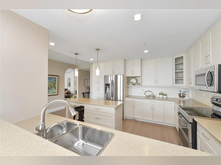 401-5332 Sayward Hill Crescent, Saanich, BC, V8Y 3H8 - 20